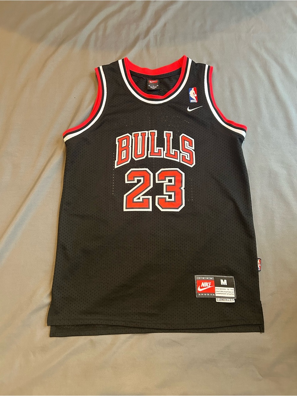 Retro Nike / NBA / Chicago Bulls / Michael Jordan Jersey (GREAT CONDITION)